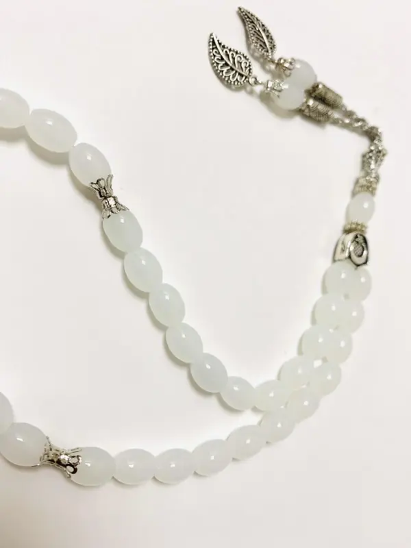 Droppformat glas Tasbih med silverdetaljer, 33 pärlor