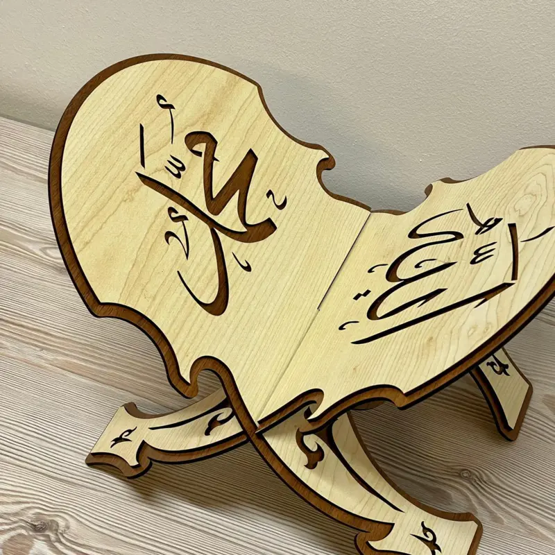 Koranhalter mit Kalligraphie aus Holz 40 cm