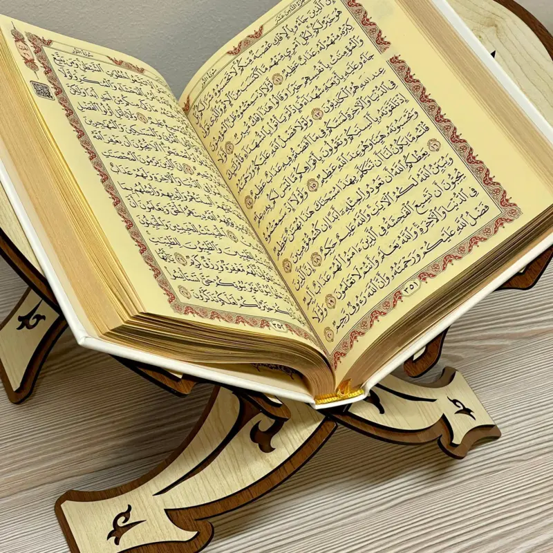 Koranhalter mit Kalligraphie aus Holz 40 cm