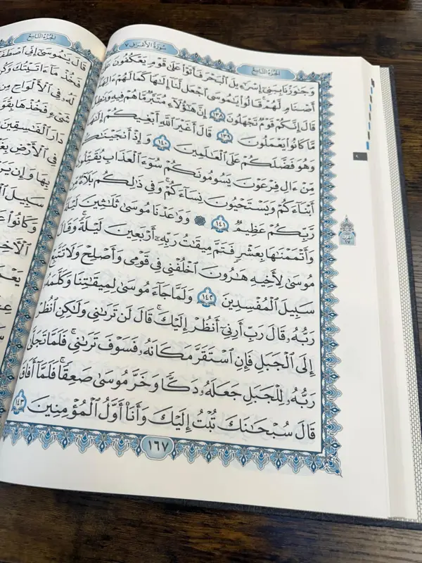Riesiger Koran