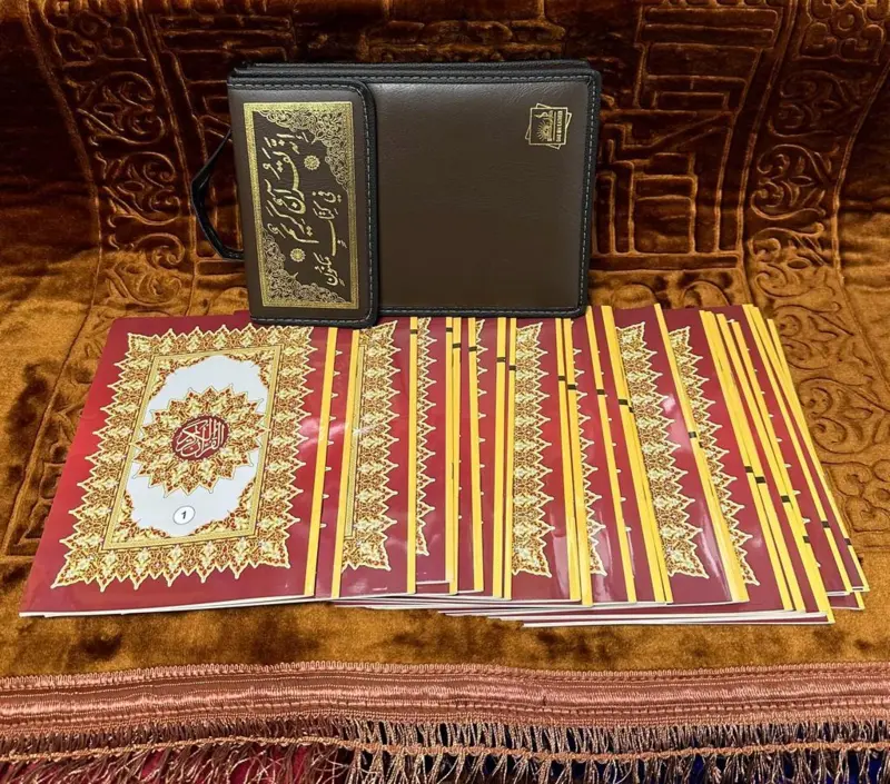 Arabisk koran i 30 dele med lædertaske (Flere farver)