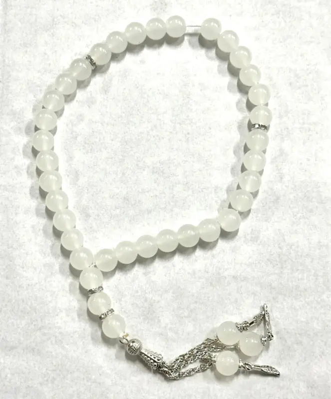Klassisk pärltasbih med silverdetaljer, 33 pärlor (7 färger)