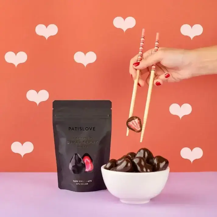 Frystorkade Jordgubbar med mörk choklad, Patislove 80g