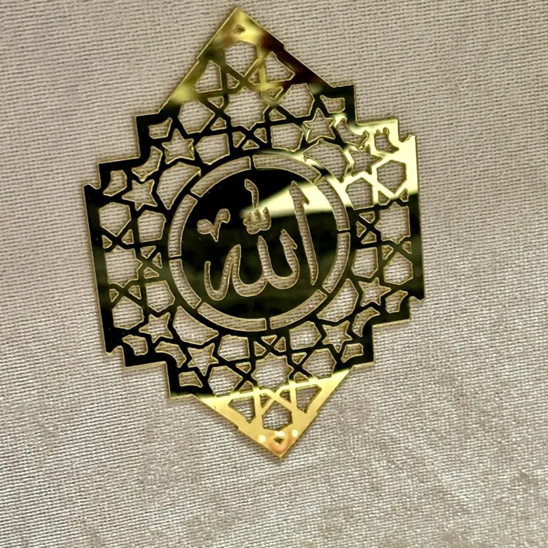 Große Koran-Geschenkbox in Rosa mit goldenen Details