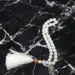 Stilvolle weiße Stein-Tasbih mit 33 Perlen