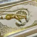 Große Koran-Geschenkbox in Cremeweiß mit goldenen Details