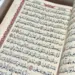 Große Koran-Geschenkbox in Cremeweiß mit goldenen Details