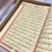 Große Koran-Geschenkbox in Rosa mit goldenen Details