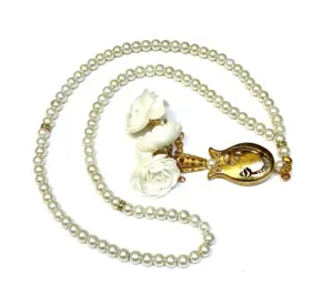 Vit blomster tasbih med gulddetaljer, 99 pärlor
