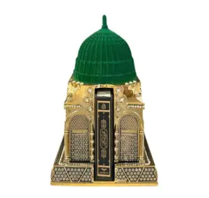 Medina dekoration i guld och grön sammet med koran
